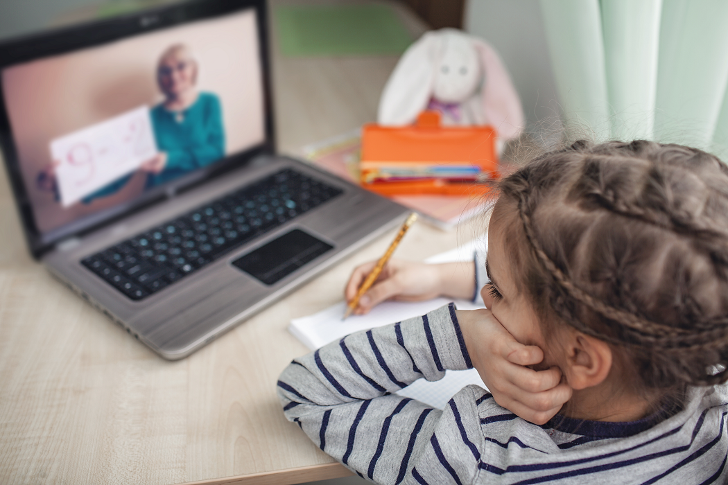 Avantajele cursurilor online pentru copii