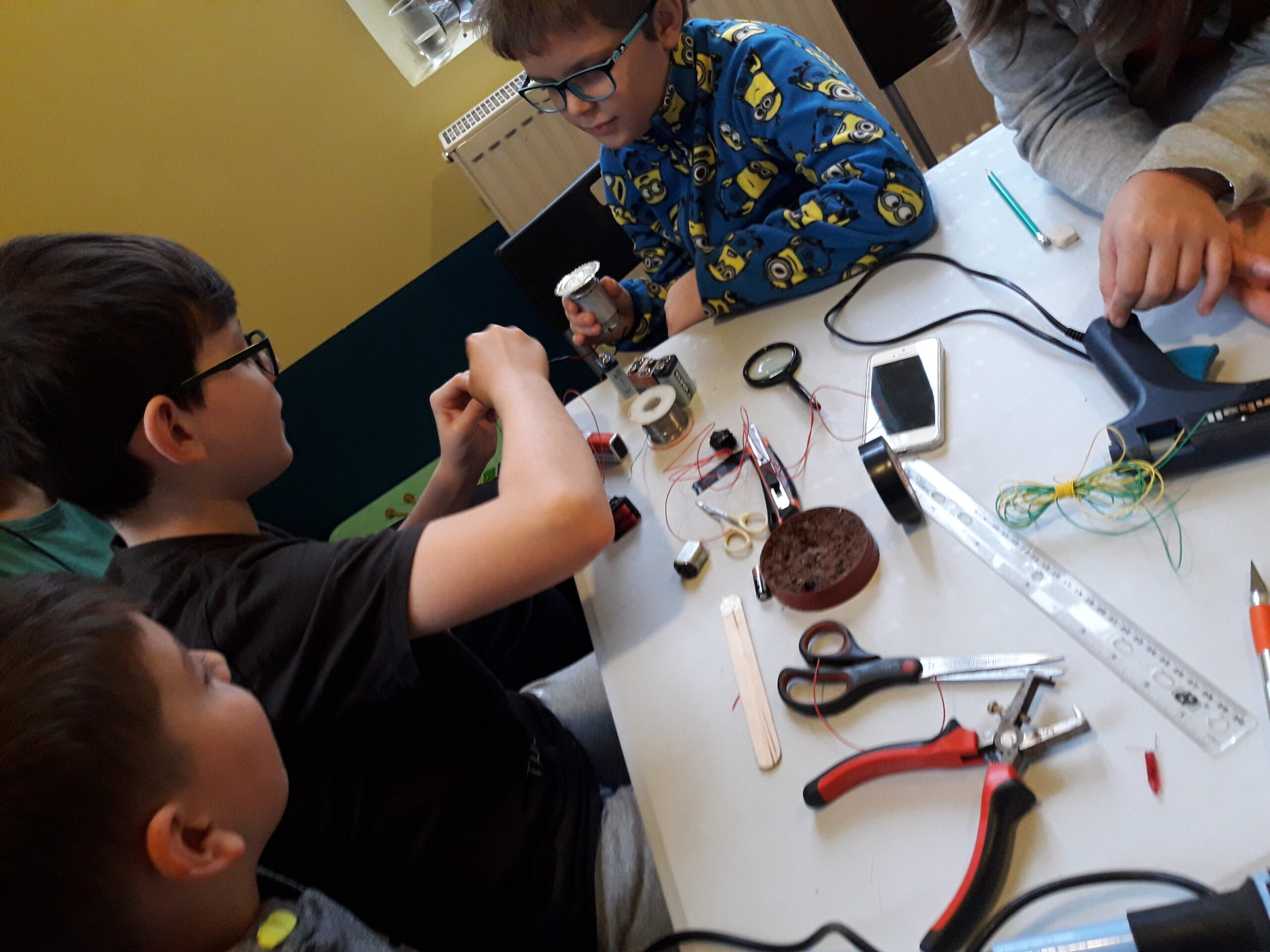Curs Robotica pentru copii Inventicum Brașov