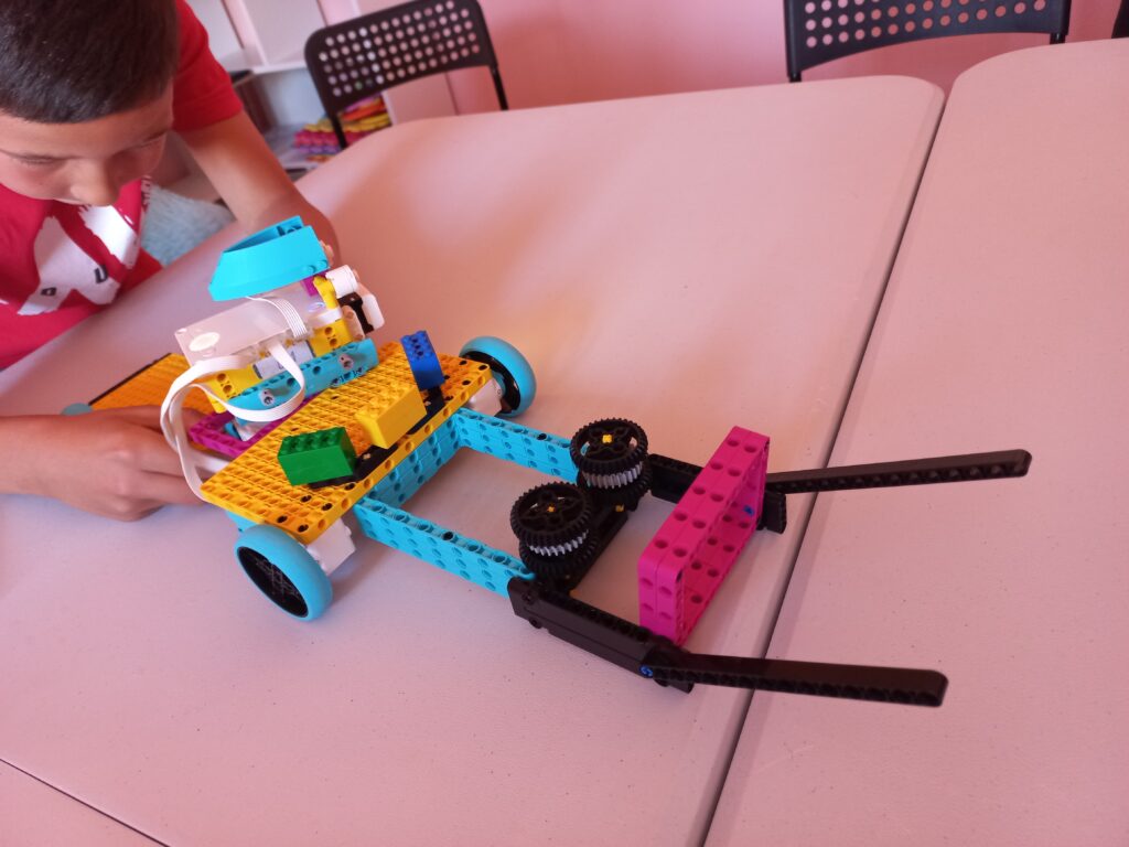 Curs Robotica nivel mediu Inventicum Brașov