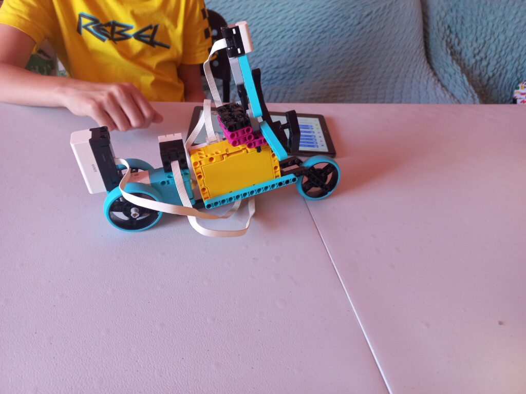 Curs Robotica nivel mediu Inventicum Brașov