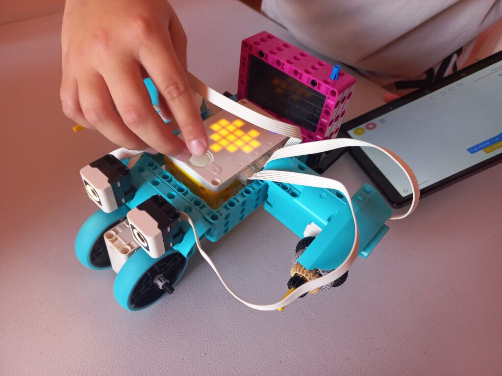 Curs Robotica nivel mediu Inventicum Brașov